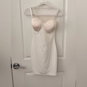 ✨ Curvi Shapewear Slip | 38DD | White | Built-In Bra | Adjustable Straps 🤍